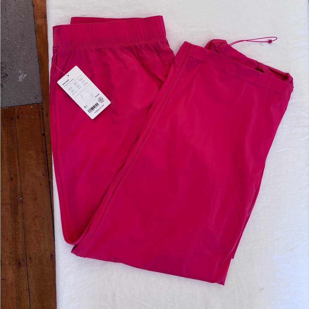 Women’s Athleta Rise Pull on Pant in the colour Punch NWT Size XL